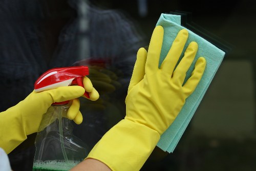 Detailed kitchen and bathroom cleaning in BR3